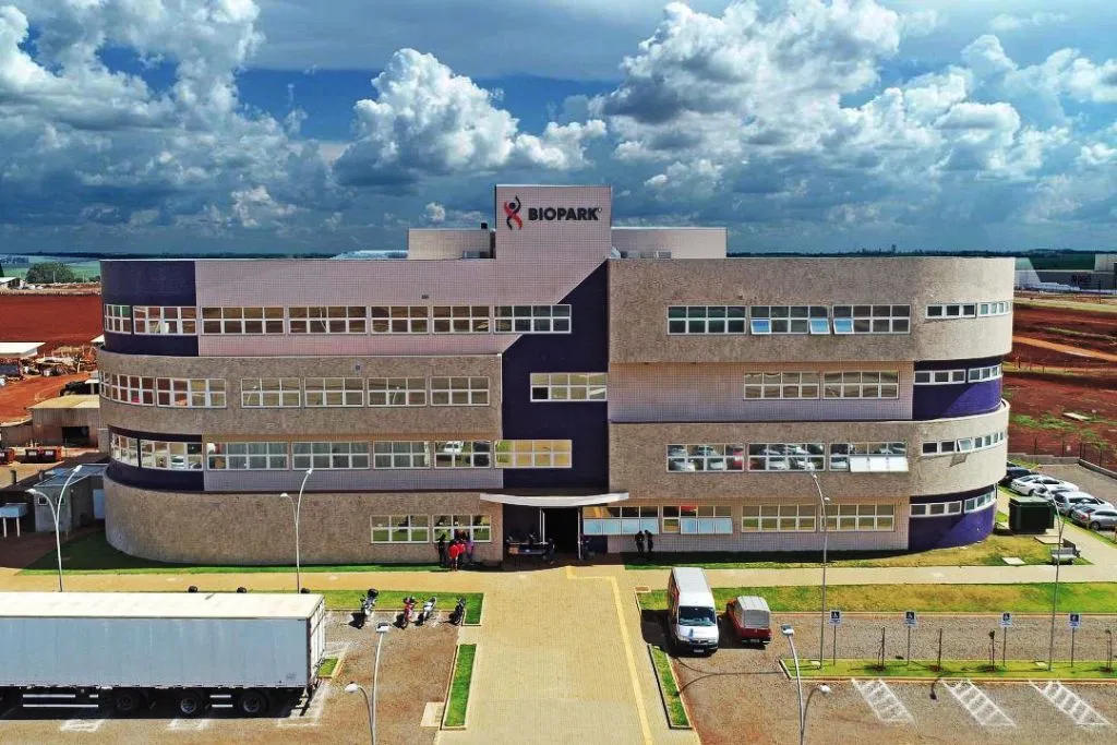 Fachada do Biopark, unidade fabril da Odontojet em Toledo, Paraná